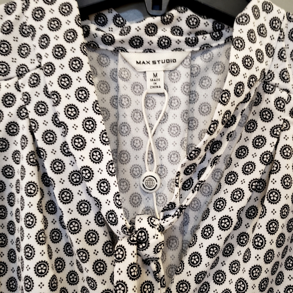 Max Studio Dressy Sleeveless Top - Picture 3 of 6